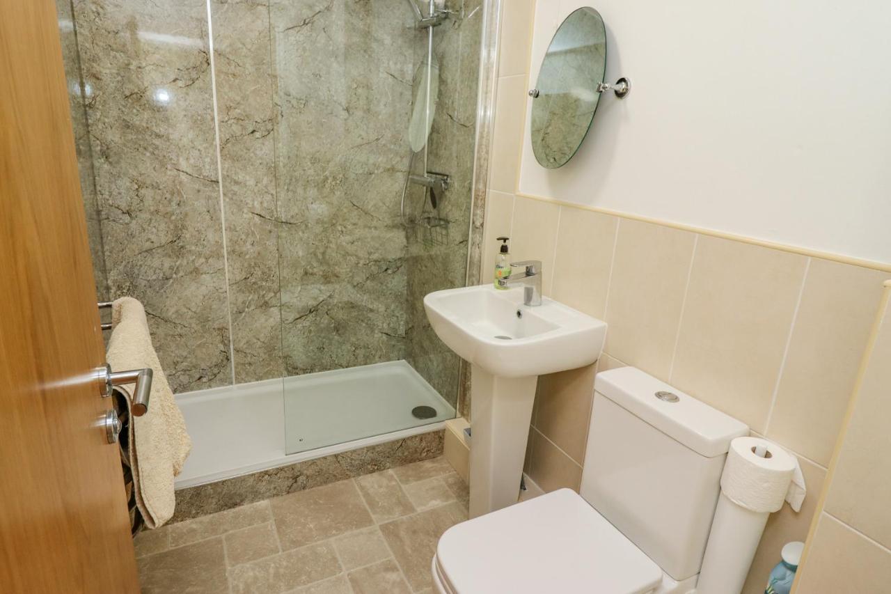 Appartement Above & Beyond à Whitby Extérieur photo