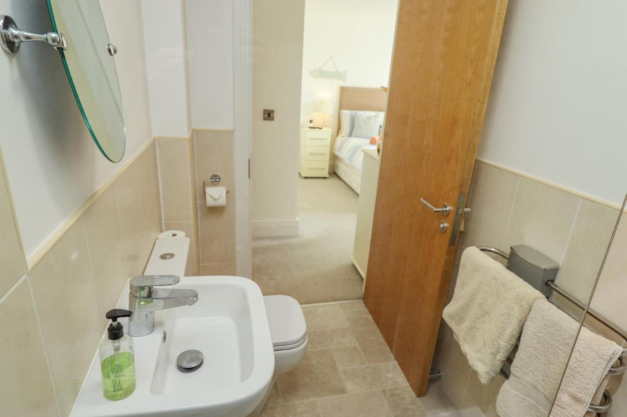 Appartement Above & Beyond à Whitby Extérieur photo