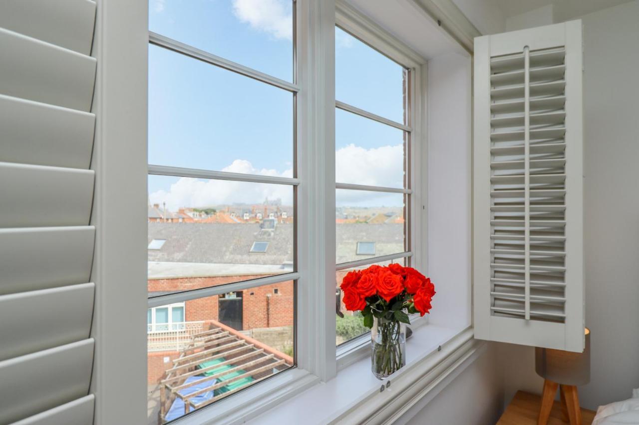 Appartement Above & Beyond à Whitby Extérieur photo